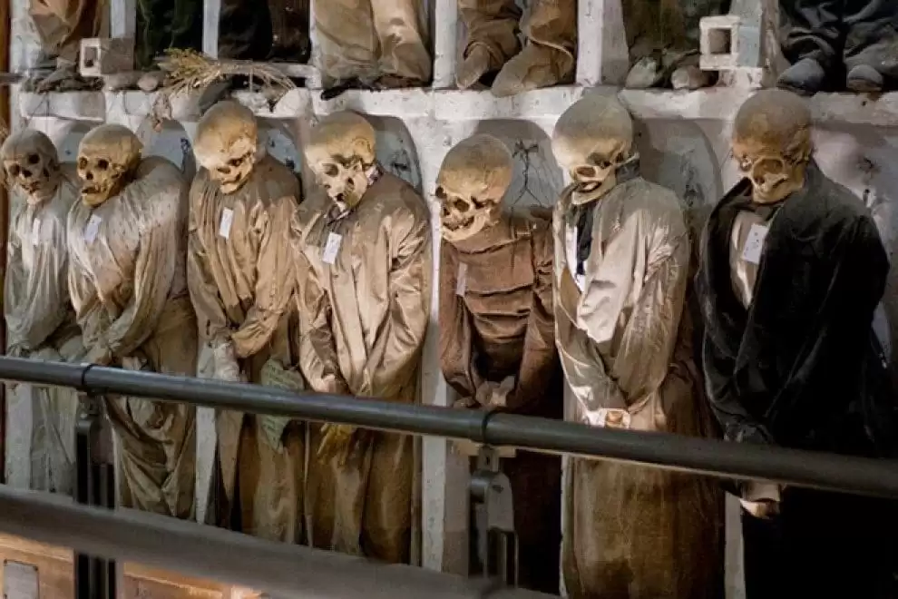 Catacombele Capucine: Ce sunt, unde se află și ce mister înconjoară aceste catacombe pline de oseminte umane din Palermo