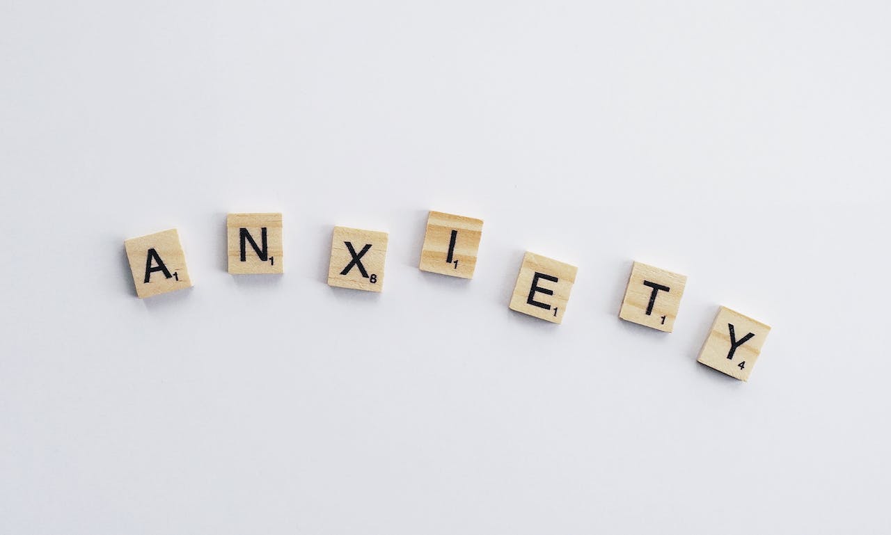 Ce este anxietatea existențială: cauze, simptome și soluții